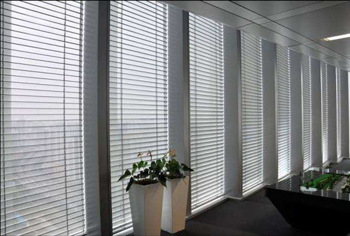 福州办公窗帘之会议室百叶窗帘效果图 福州办公窗帘之会议室百叶窗帘效果图